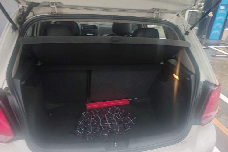 Used Volkswagen Polo 2011 1.6L Automatic ZhiShang Version Trunk