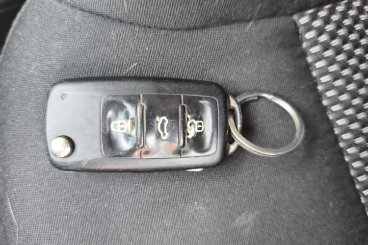 Used Volkswagen Polo 2011 1.6L Automatic ZhiShang Version Vehicle Key