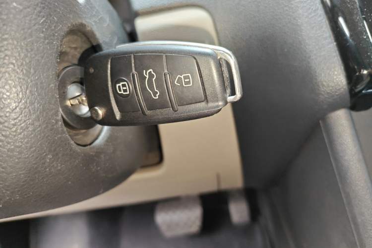Used Volkswagen Polo 2011 1.6L Automatic ZhiShang Version Vehicle Key