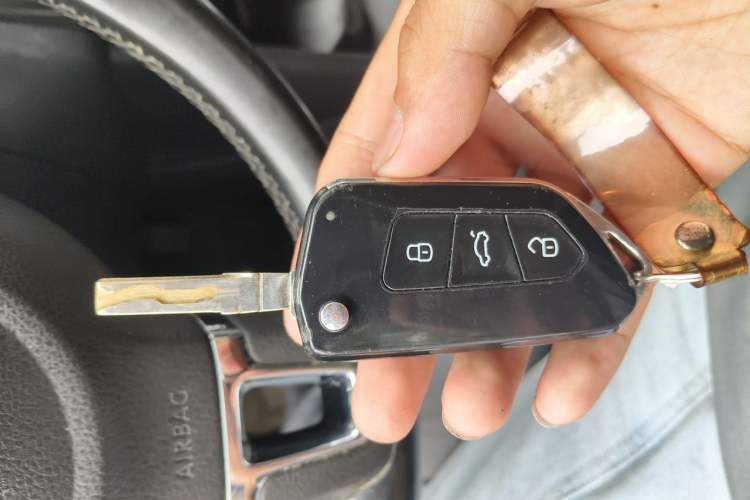 Used Volkswagen Polo 2011 1.6L Automatic ZhiKu Edition Vehicle Key