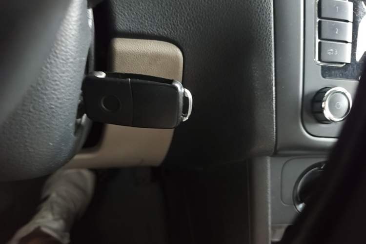 Used Volkswagen Polo 2011 1.6L Automatic ZhiShang Version Vehicle Key