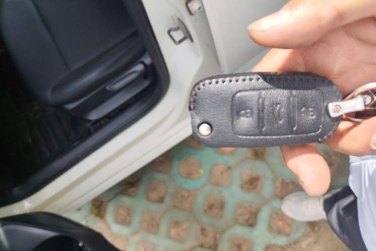 Used Volkswagen Polo 2011 1.6L Automatic ZhiShang Version Vehicle Key