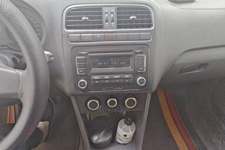 Used Volkswagen Polo 2011 1.6L Manual ZhiShang Edition Audio And AC Panel