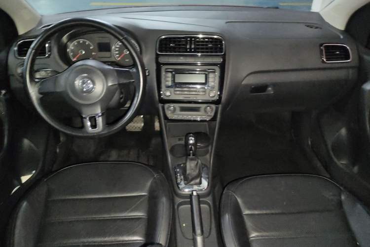 Used Volkswagen Polo 2011 1.6L Automatic ZhiKu Edition Center Console