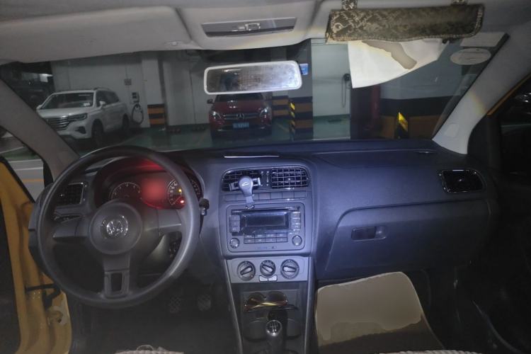 Used Volkswagen Polo 2011 1.6L Manual ZhiShang Edition Center Console