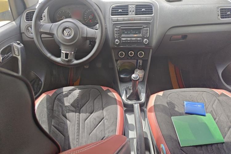 Used Volkswagen Polo 2011 1.6L Manual ZhiShang Edition Center Console