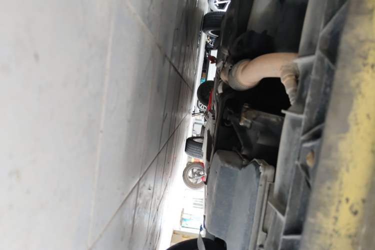 Used Volkswagen Polo 2011 1.6L Automatic ZhiKu Edition Chassis Front