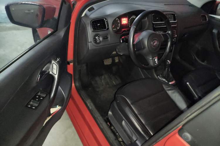 Used Volkswagen Polo 2011 1.6L Automatic ZhiKu Edition Driver Seat