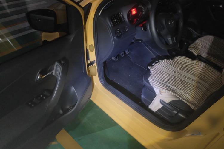 Used Volkswagen Polo 2011 1.6L Manual ZhiShang Edition Driver Seat