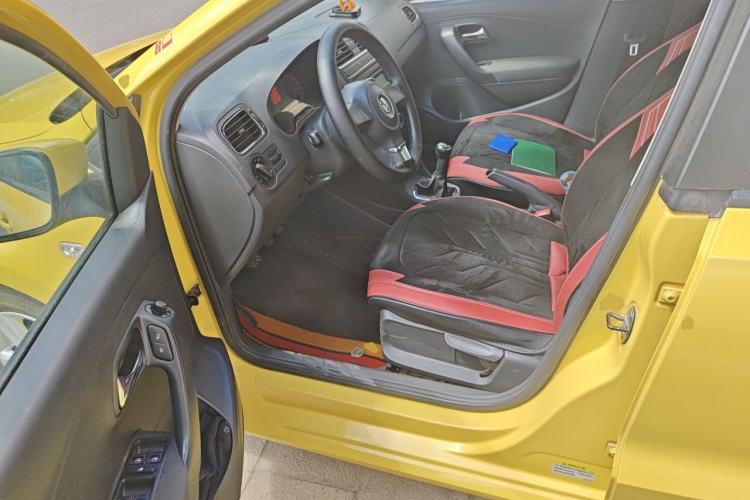 Used Volkswagen Polo 2011 1.6L Manual ZhiShang Edition Driver Seat
