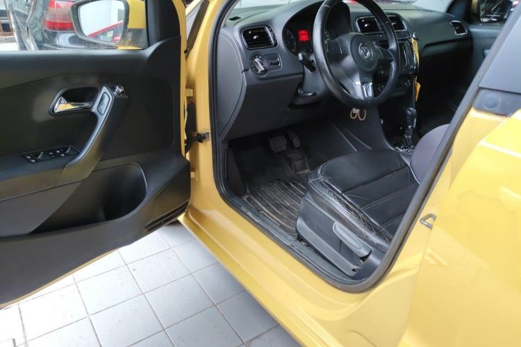 Used Volkswagen Polo 2011 1.6L Automatic ZhiKu Edition Driver Seat