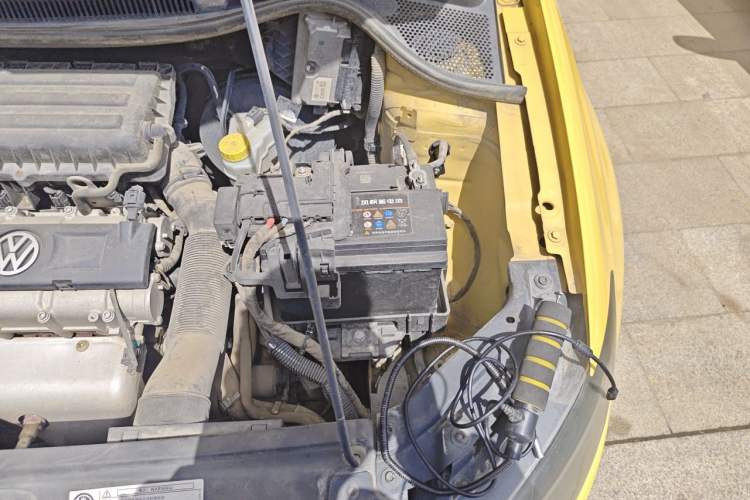 Used Volkswagen Polo 2011 1.6L Manual ZhiShang Edition Engine Bay Left