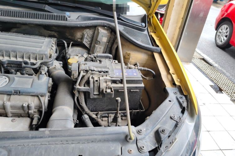 Used Volkswagen Polo 2011 1.6L Automatic ZhiKu Edition Engine Bay Left