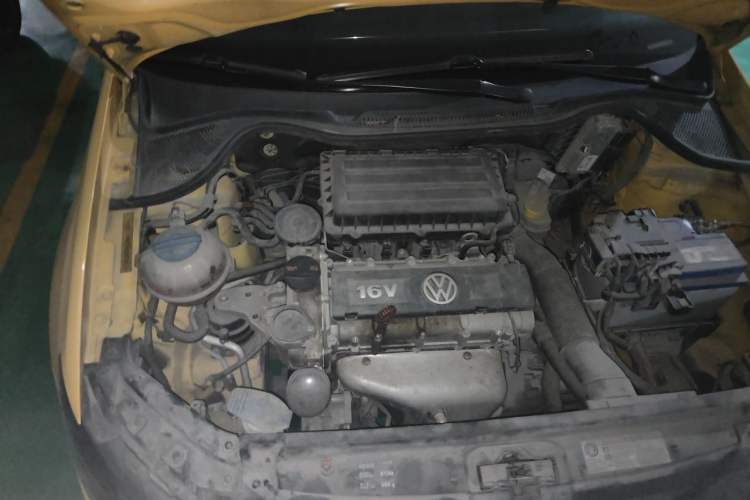 Used Volkswagen Polo 2011 1.6L Manual ZhiShang Edition Engine Bay Right