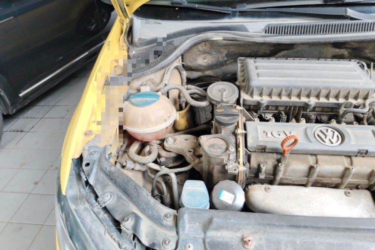 Used Volkswagen Polo 2011 1.6L Automatic ZhiKu Edition Engine Bay Right