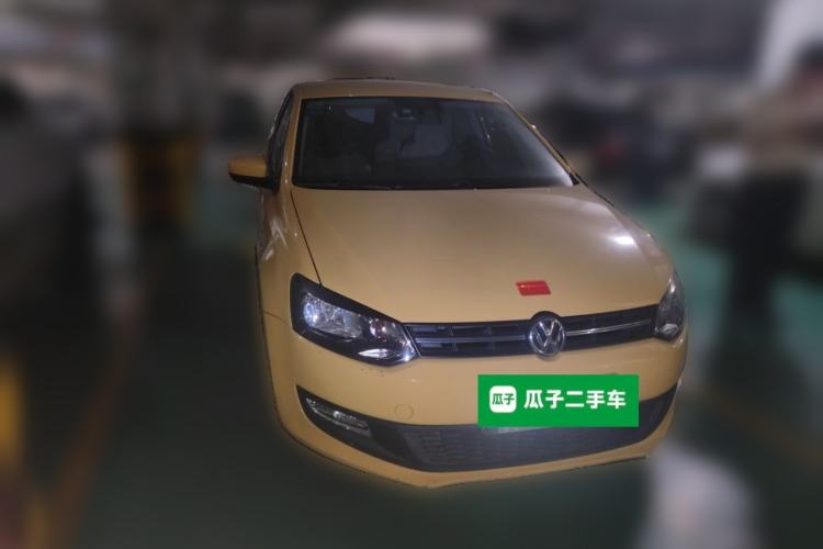 Used Volkswagen Polo 2011 1.6L Manual ZhiShang Edition Front Right 45 Deg