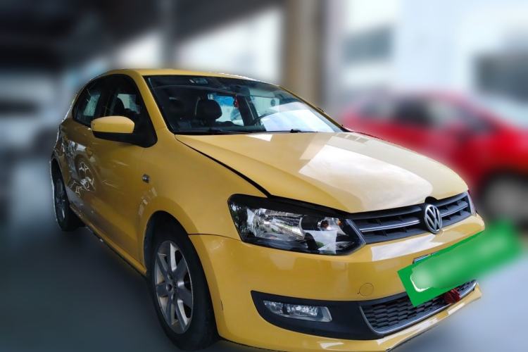 Used Volkswagen Polo 2011 1.6L Automatic ZhiKu Edition Front Right 45 Deg