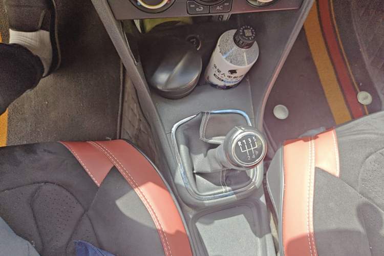 Used Volkswagen Polo 2011 1.6L Manual ZhiShang Edition Gear Lever