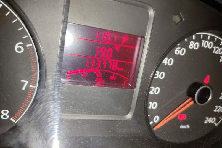 Used Volkswagen Polo 2011 1.6L Automatic ZhiKu Edition Odometer Close Up