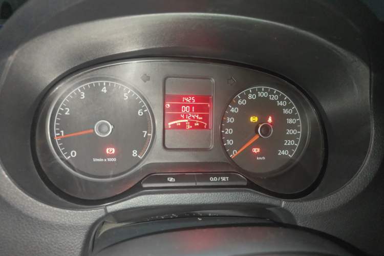 Used Volkswagen Polo 2011 1.6L Manual ZhiShang Edition Odometer Close Up