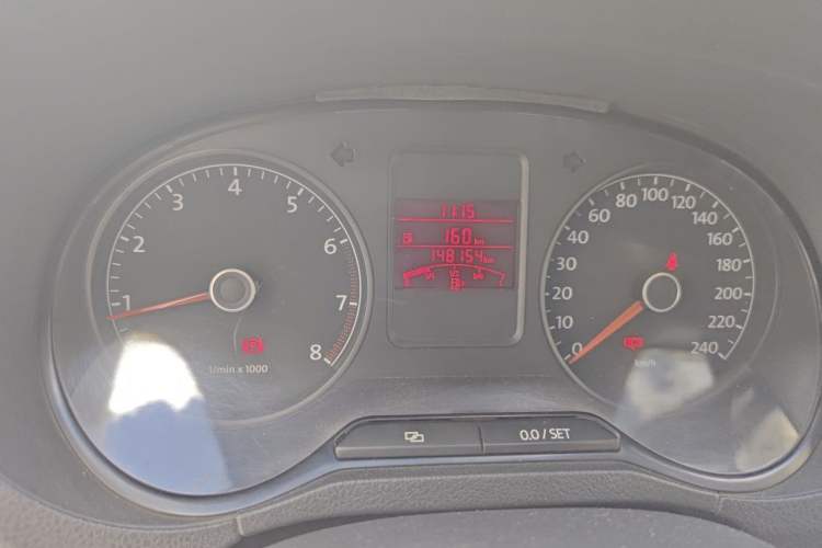Used Volkswagen Polo 2011 1.6L Manual ZhiShang Edition Odometer Close Up