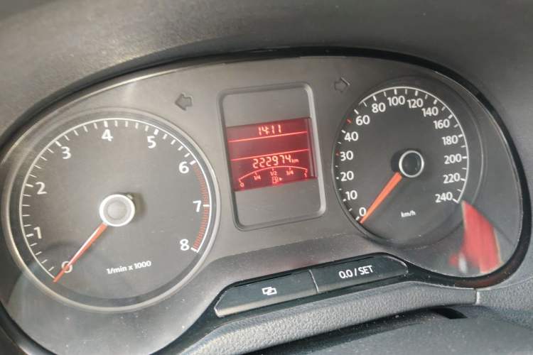 Used Volkswagen Polo 2011 1.6L Automatic ZhiKu Edition Odometer Close Up