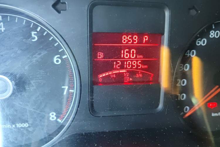 Used Volkswagen Polo 2011 1.6L Automatic ZhiShang Version Odometer Close Up