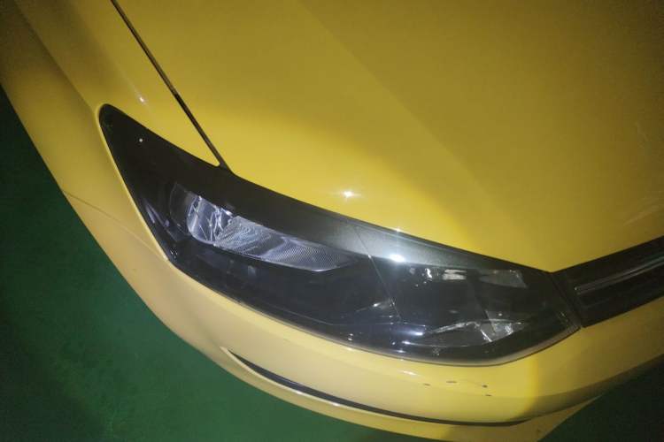 Used Volkswagen Polo 2011 1.6L Manual ZhiShang Edition Right Front Headlight