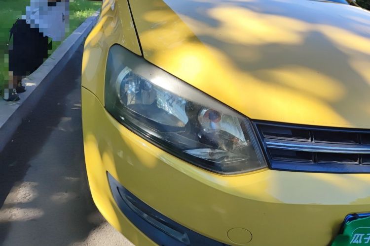 Used Volkswagen Polo 2011 1.6L Automatic ZhiShang Version Right Front Headlight