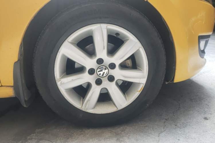 Used Volkswagen Polo 2011 1.4L Automatic ZhiCool Edition Right Front Wheel Hub