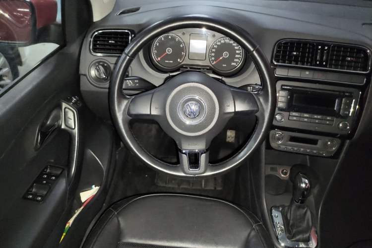 Used Volkswagen Polo 2011 1.6L Automatic ZhiKu Edition Steering Wheel