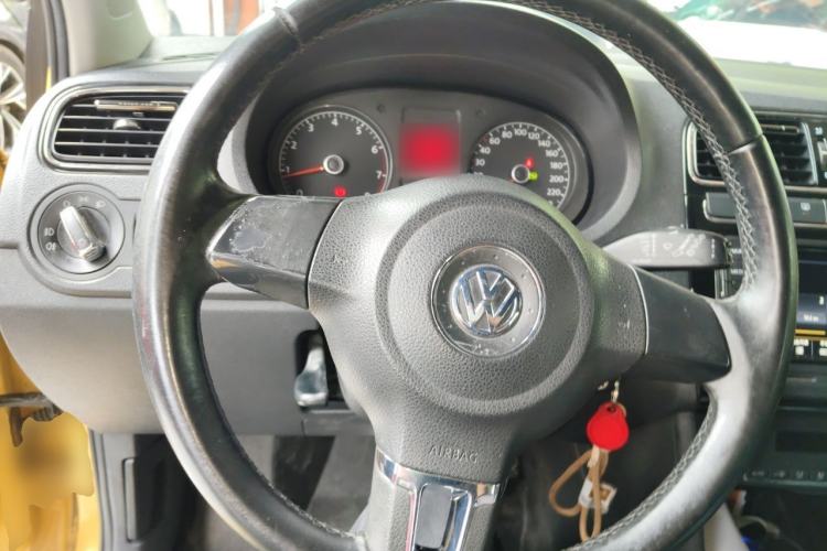 Used Volkswagen Polo 2011 1.6L Automatic ZhiKu Edition Steering Wheel
