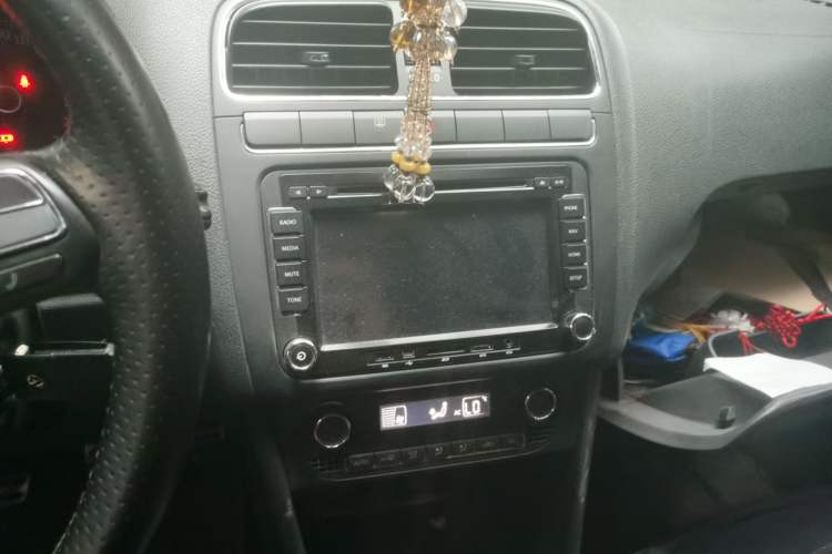 Used Volkswagen Polo 2012 1.6L Cross Polo MT Audio And AC Panel