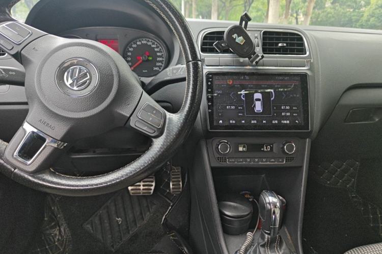 Used Volkswagen Polo 2012 1.6L Cross Polo Automatic Transmission Center Console
