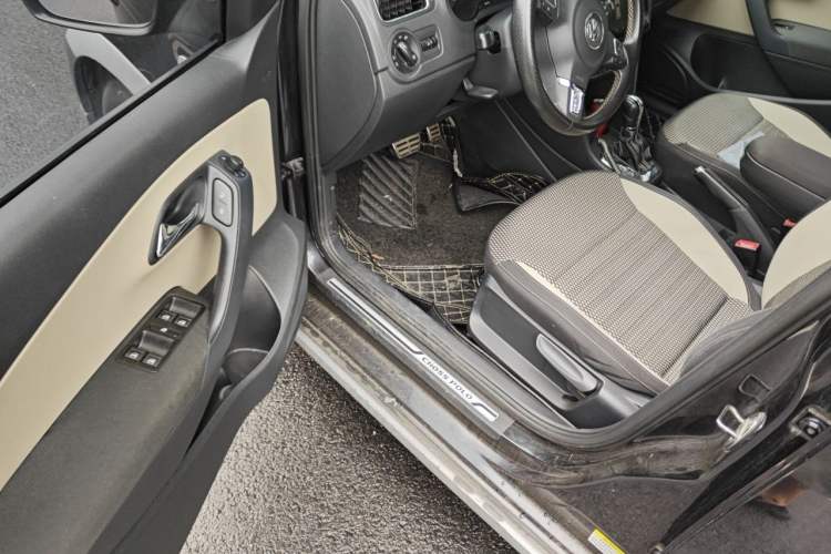 Used Volkswagen Polo 2012 1.6L Cross Polo Automatic Transmission Driver Seat