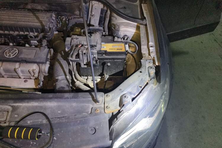 Used Volkswagen Polo 2012 1.6L Cross Polo Automatic Transmission Engine Bay Left