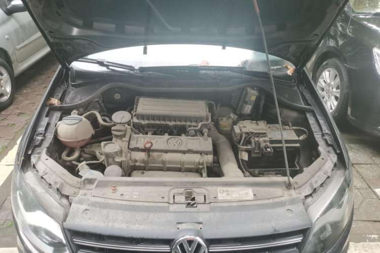 Used Volkswagen Polo 2012 1.6L Cross Polo MT Engine Bay