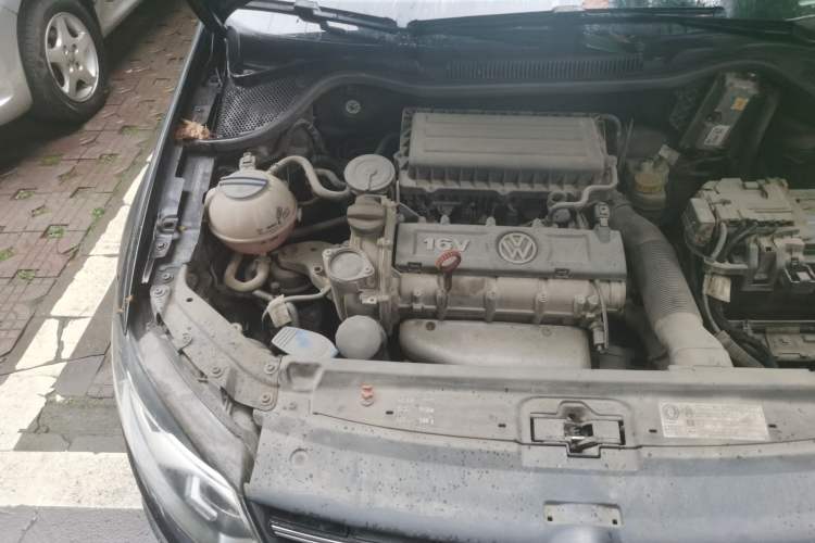 Used Volkswagen Polo 2012 1.6L Cross Polo MT Engine Bay Right