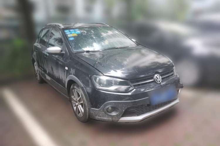 Used Volkswagen Polo 2012 1.6L Cross Polo MT Front Right 45 Deg
