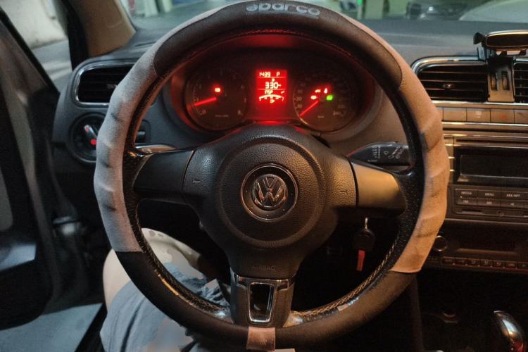Used Volkswagen Polo 2012 1.6L Cross Polo Automatic Transmission Steering Wheel