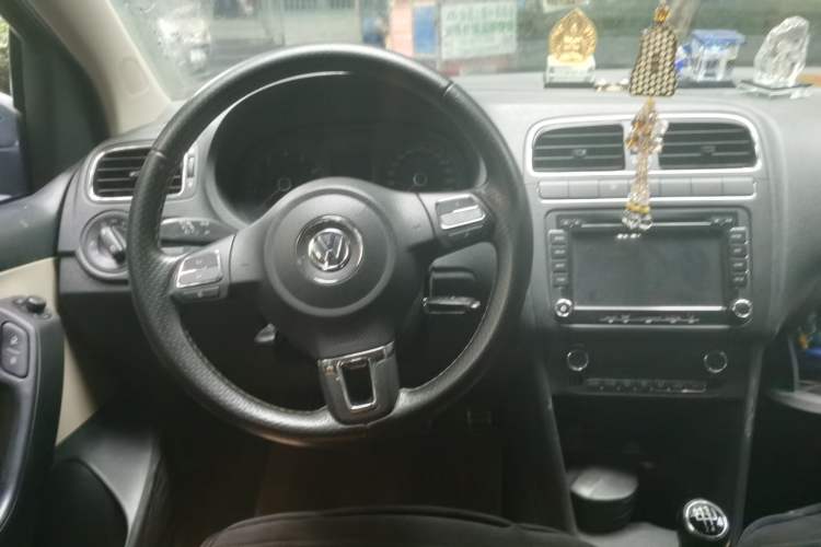 Used Volkswagen Polo 2012 1.6L Cross Polo MT Steering Wheel