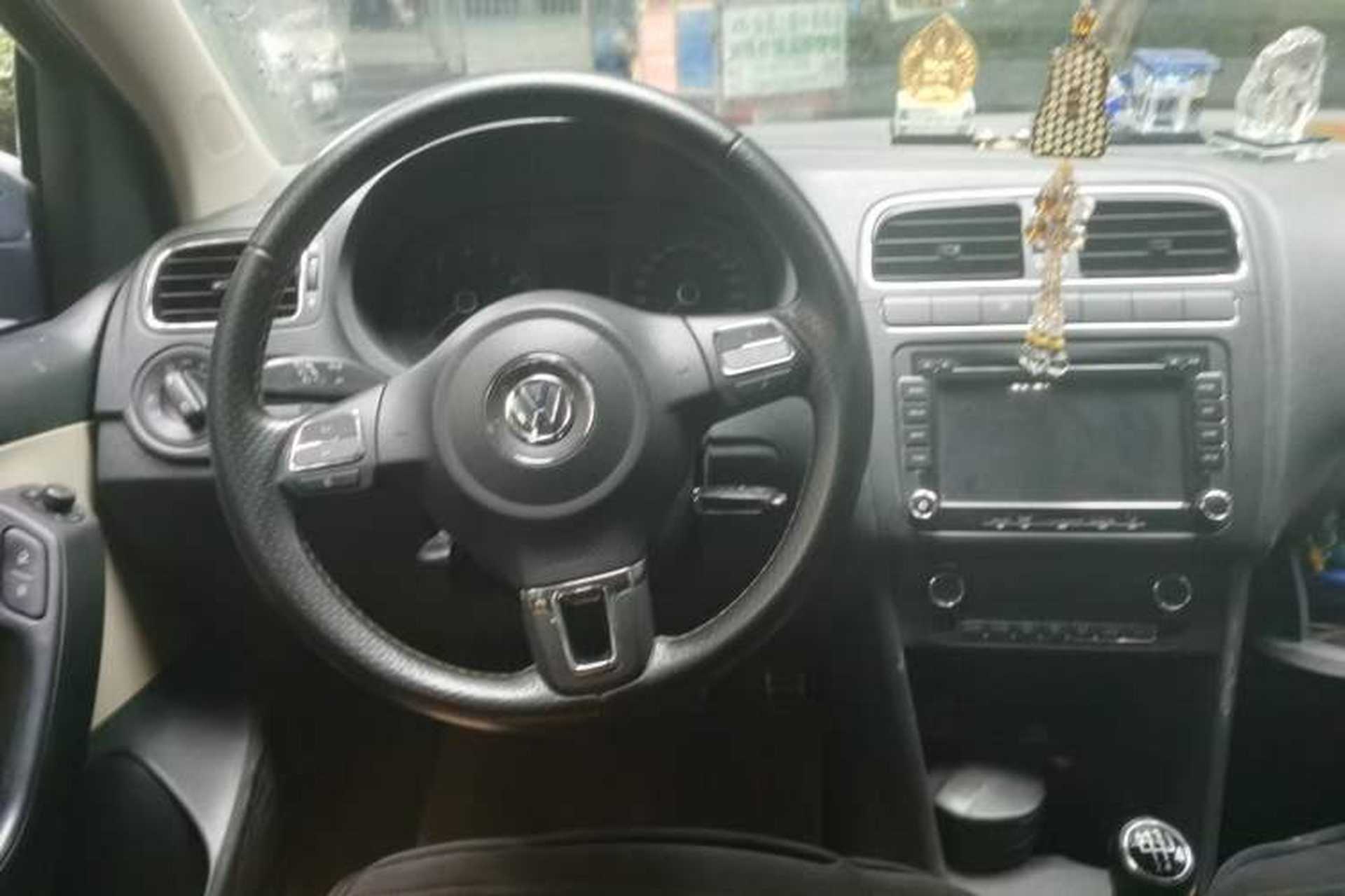 Used Volkswagen Polo 2012 1.6L Cross Polo MT Steering Wheel