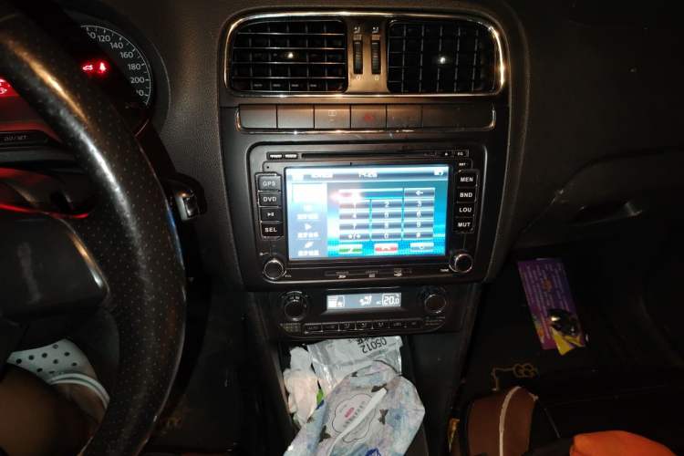 Used Volkswagen Polo 2012 1.6L Cross Polo MT Audio And AC Panel
