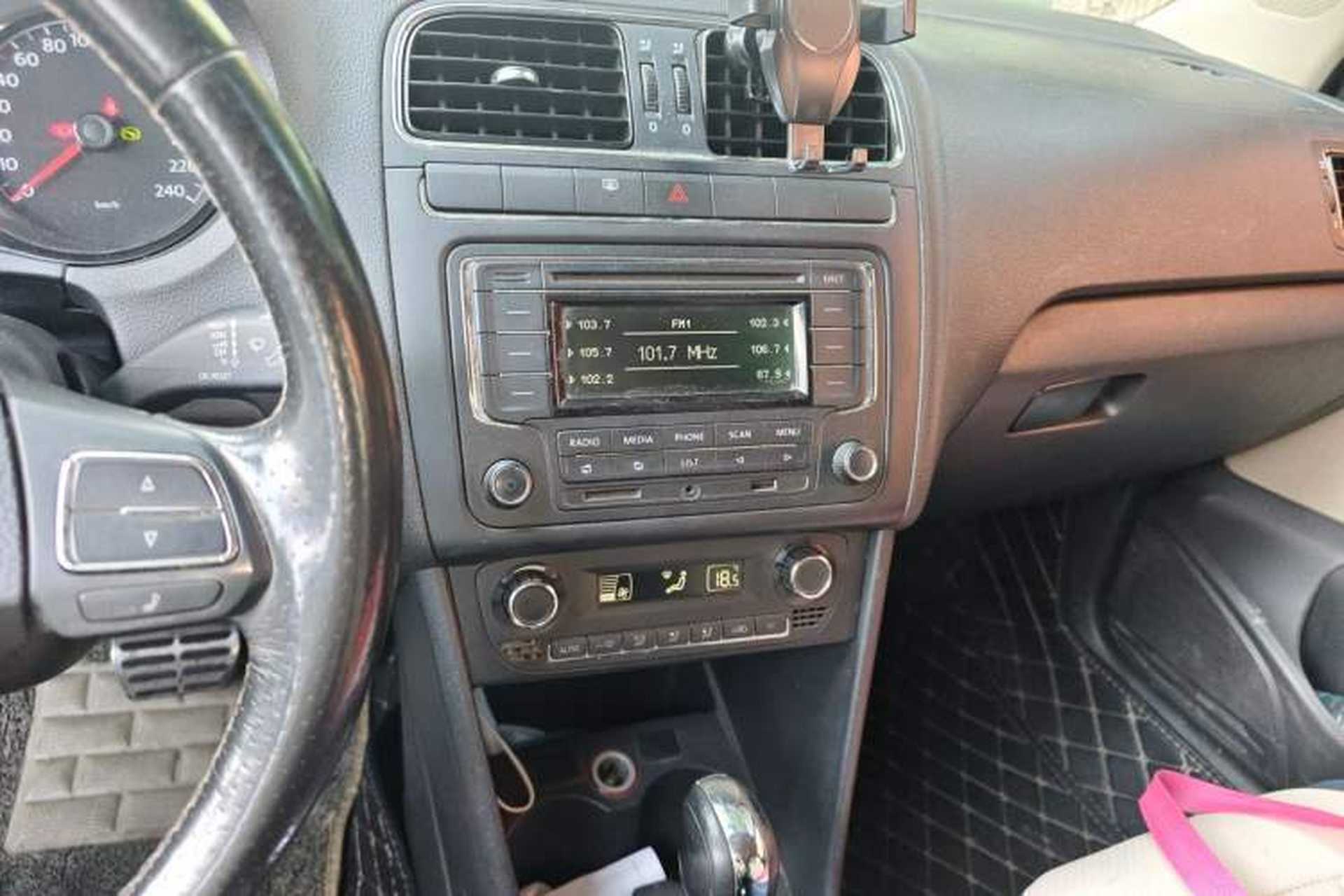 Used Volkswagen Polo 2012 1.6L Cross Polo Automatic Transmission Audio And AC Panel