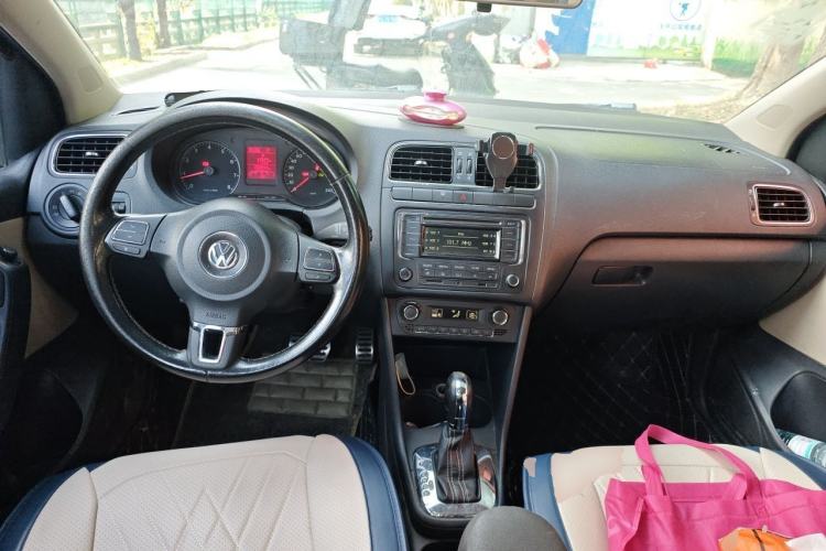 Used Volkswagen Polo 2012 1.6L Cross Polo Automatic Transmission Center Console