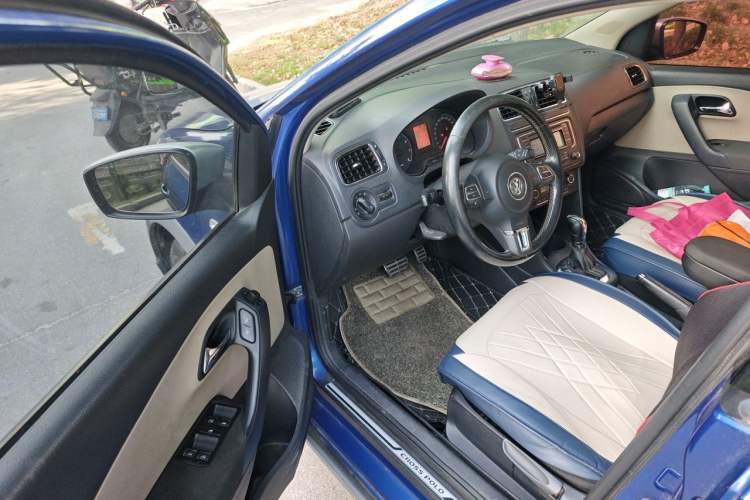 Used Volkswagen Polo 2012 1.6L Cross Polo Automatic Transmission Driver Seat