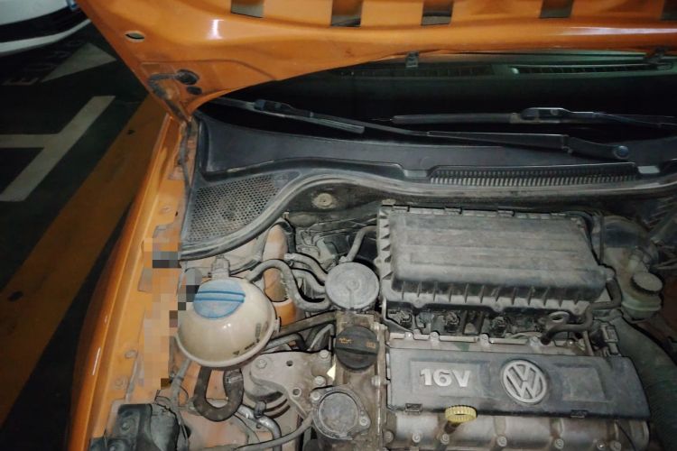 Used Volkswagen Polo 2012 1.6L Cross Polo MT Engine Bay Right