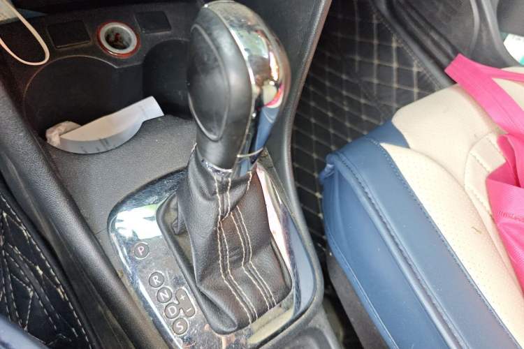 Used Volkswagen Polo 2012 1.6L Cross Polo Automatic Transmission Gear Lever