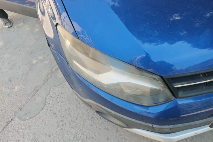 Used Volkswagen Polo 2012 1.6L Cross Polo Automatic Transmission Right Front Headlight