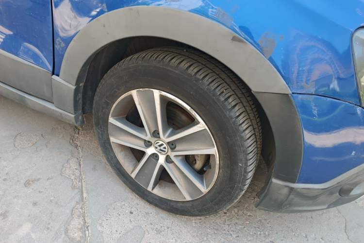 Used Volkswagen Polo 2012 1.6L Cross Polo Automatic Transmission Right Front Wheel Hub